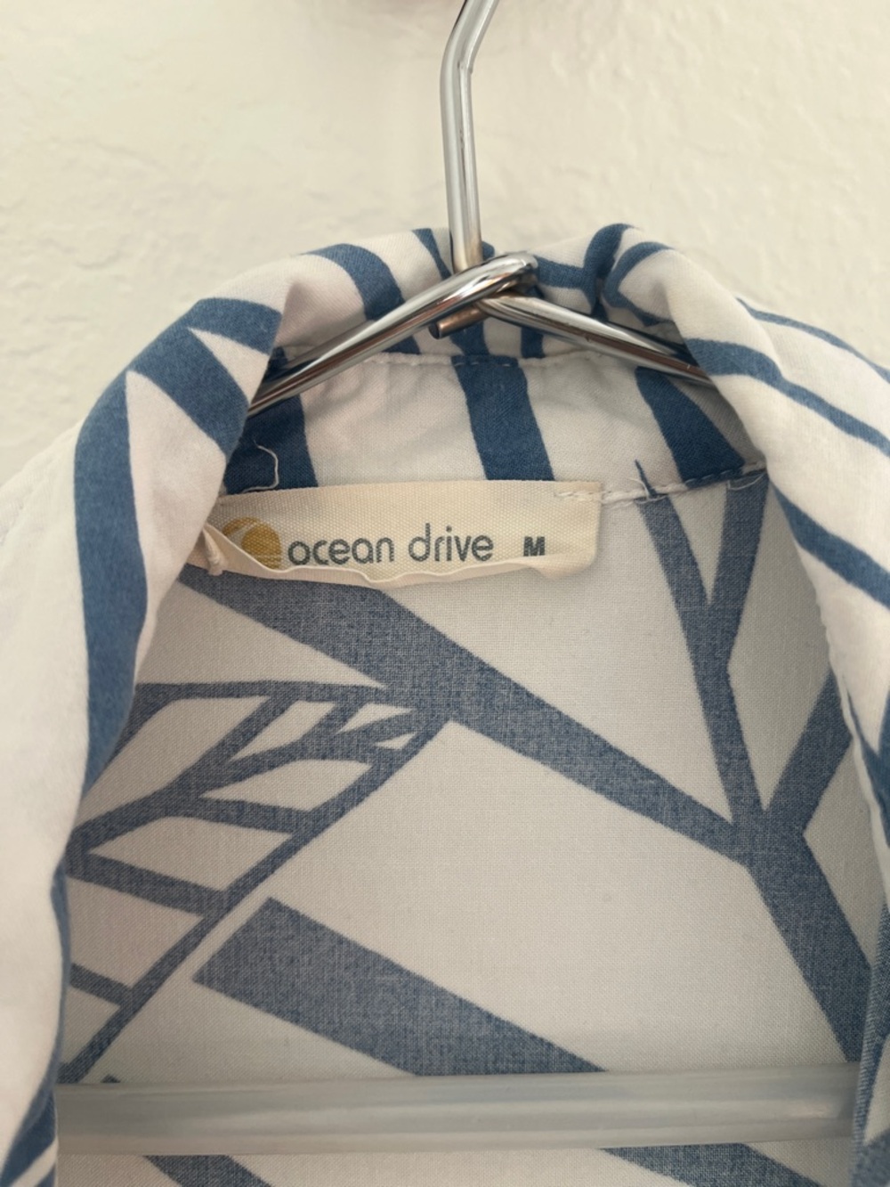 Ocean Drive White and Blue Leaf-Print Button-Up Shirt - Picture 4 of 7